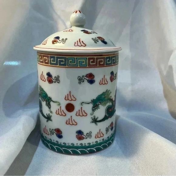 Vintage Traditional Chinese Tea Mugs with Lids - Picture 8 of 9